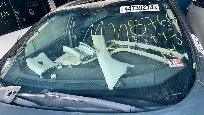 Windshield glass - 2012 Nissan Murano