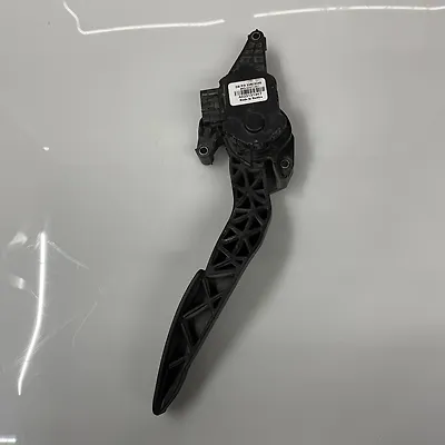 Accelerator pedal - 2013 GMC Acadia SLE 1