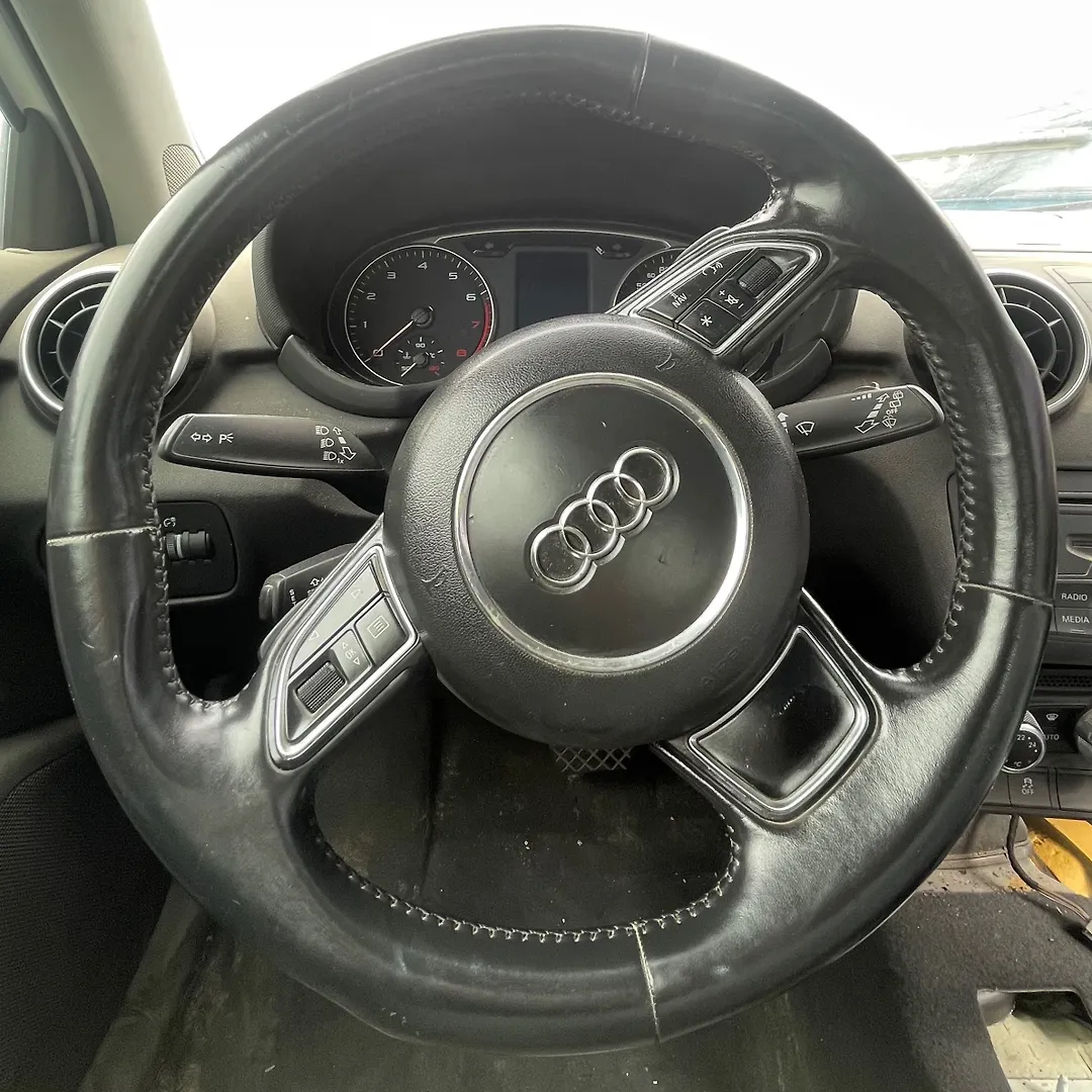 Steering wheel - 2012 Audi A1