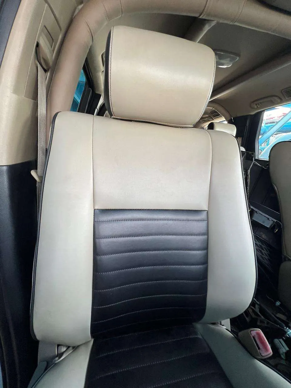 Front Seat (RHS) - 2011 Toyota Sequoia