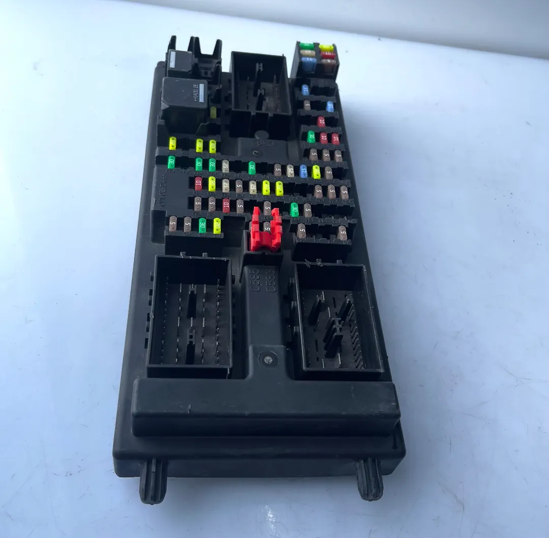 Rear boot fuse Box  - 2014 Jaguar XJL