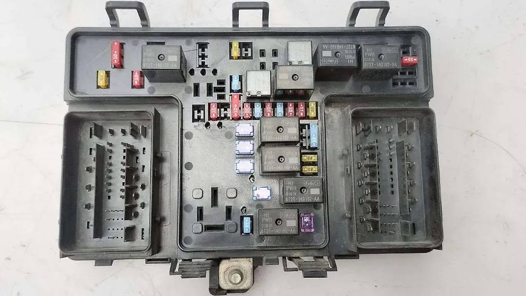 Fuse box - 2016 Lincoln MKX