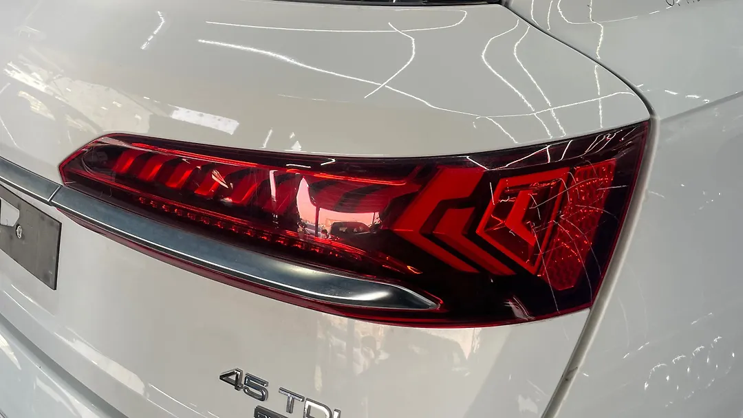 Tail Light (RH) - 2020 Audi Q7