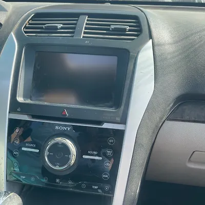 Info-gps-tv screen - 2013 Ford Explorer Limited