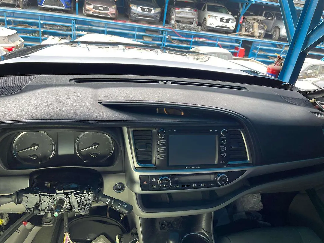 Info-gps-tv screen - 2018 Toyota Highlander SE
