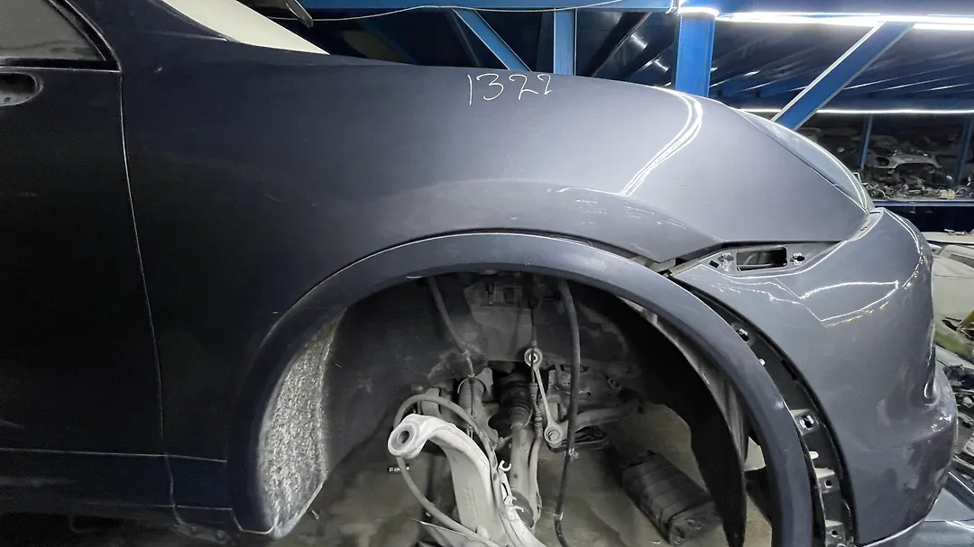 Fender (RHF) - 2011 Porsche Cayenne S