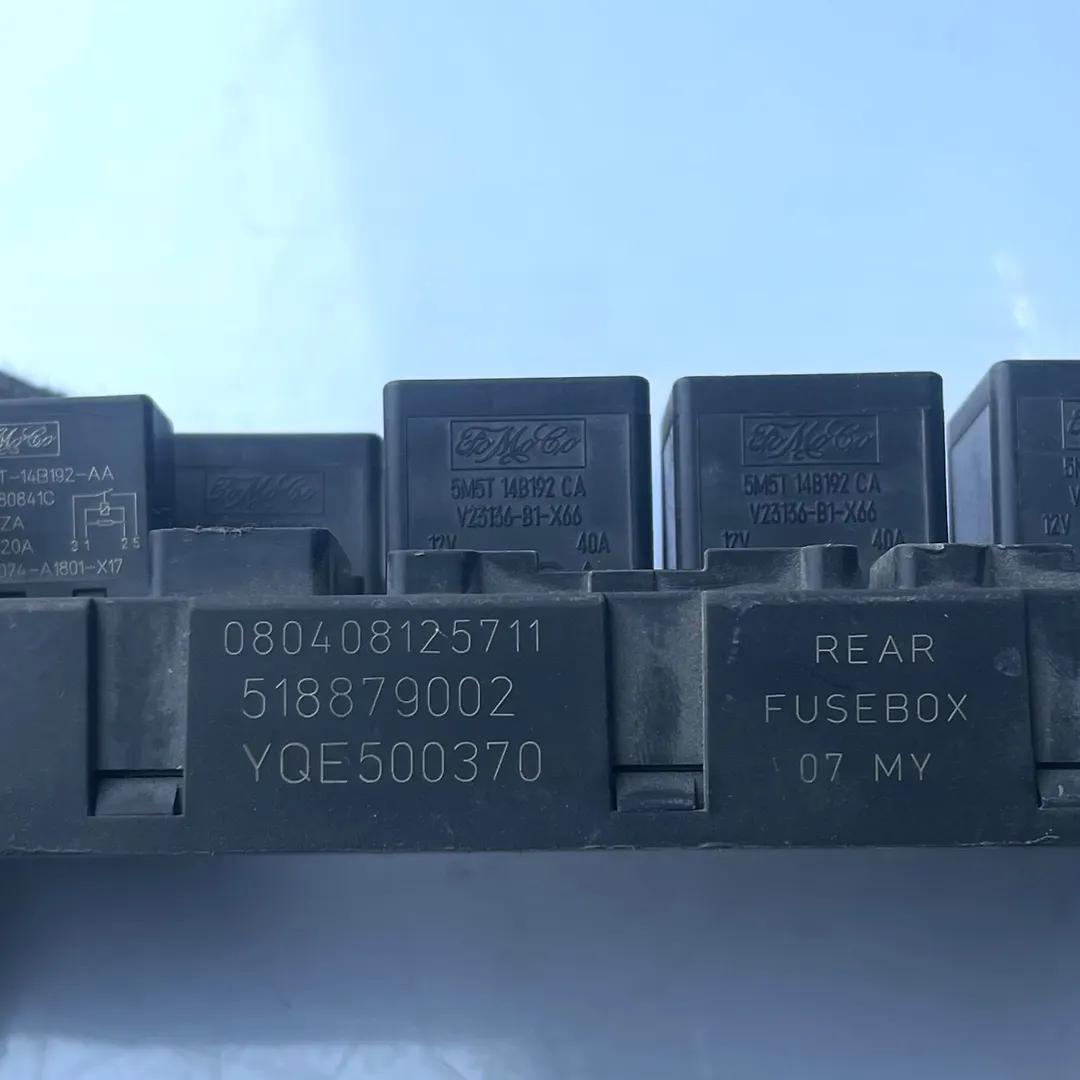 Rear boot fuse Box  - 2006 Land Rover RANGE ROVER VOGUE