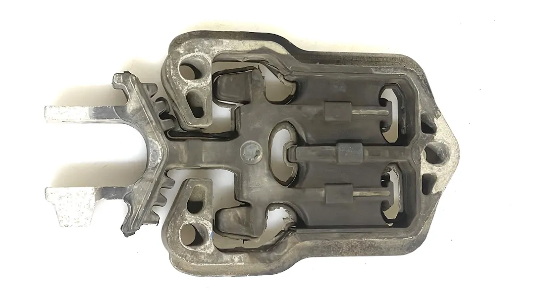 Mount bracket - 2013 Ford Edge SE