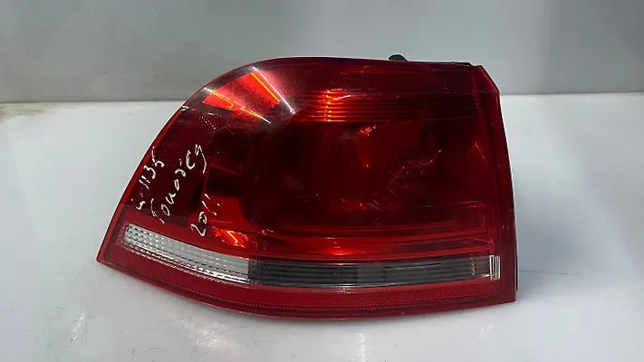 Tail Light (LH) - 2011 Volkswagen Touareg