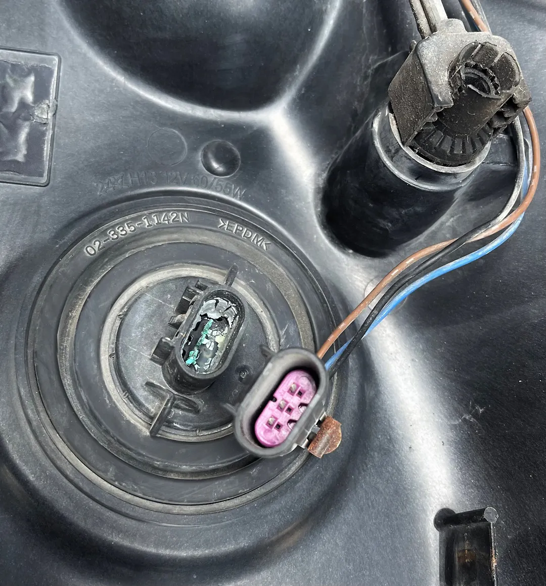Headlight (RH) - 2007 GMC Yukon