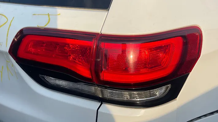 Tail Light (RH) - 2015 Jeep Grand Cherokee LAREDO