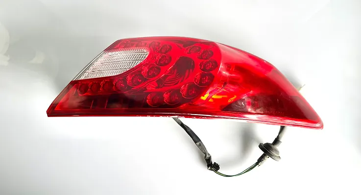 Tail Light (RH) - 2011 Infiniti M-56