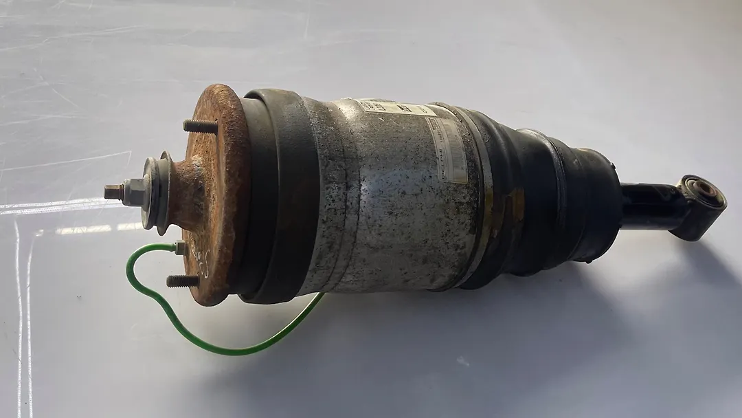 Shock Absorber (RHB) - 2009 Land Rover LR3
