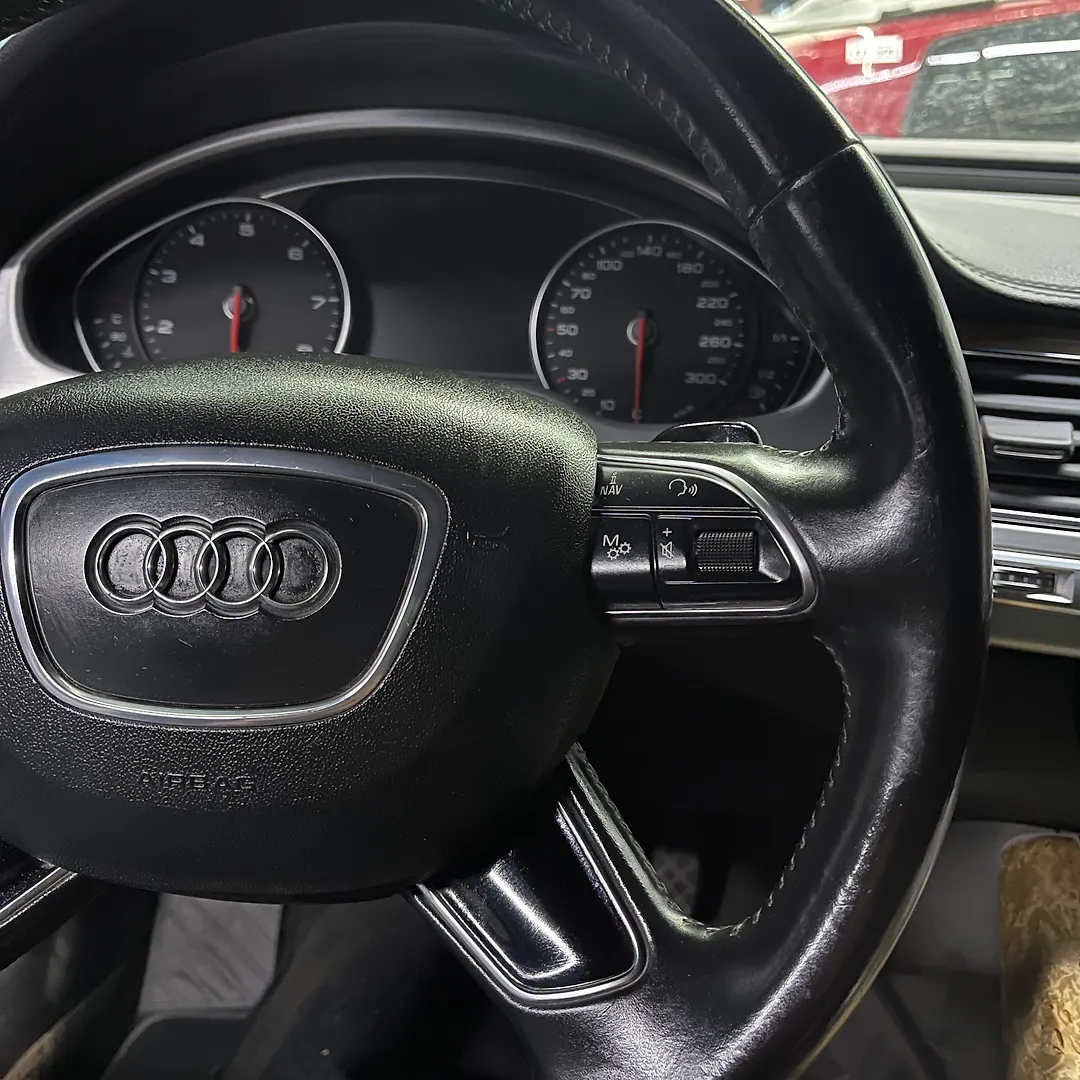 Steering wheel - 2013 Audi A8 L