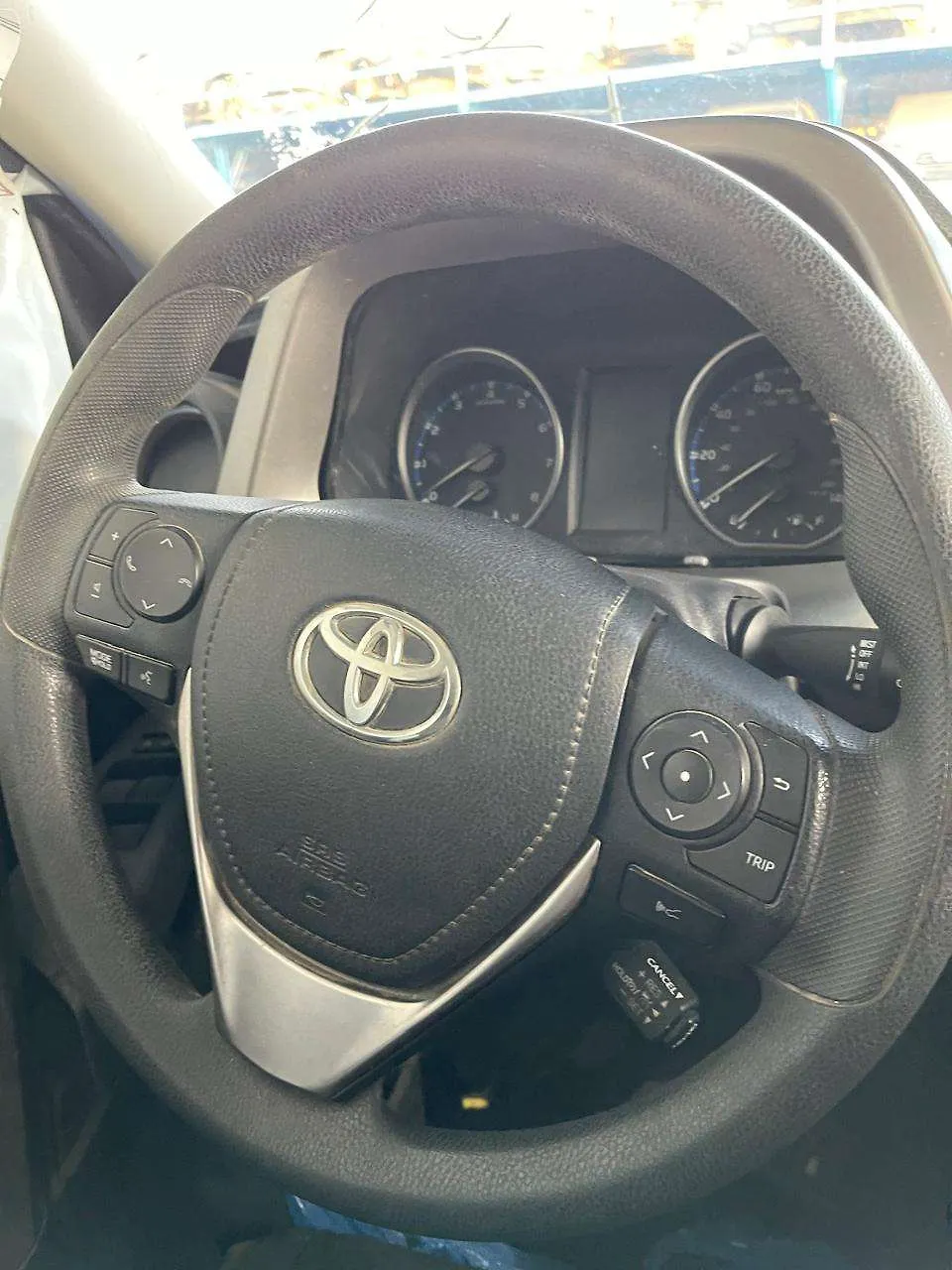 Steering wheel - 2018 Toyota RAV4 2.5