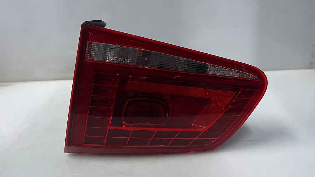 Trunk Light (RH) - 2016 Volkswagen Touareg