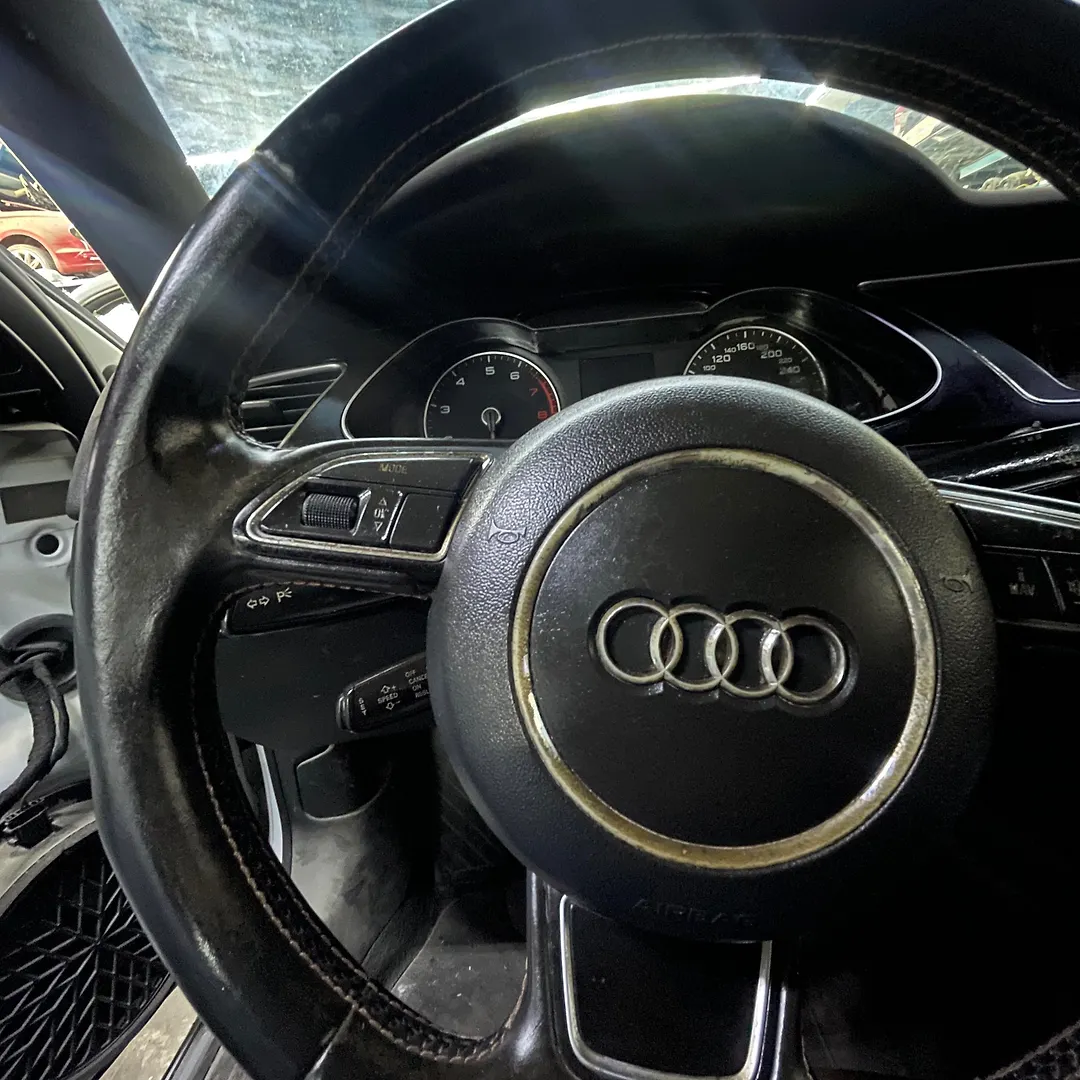 Steering wheel - 2015 Audi A4 Quattro