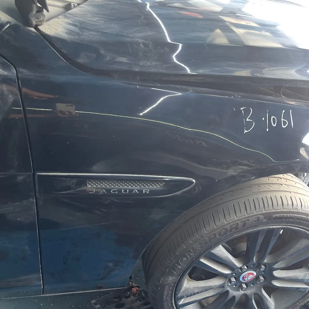 Fender (RHF) - 2017 Jaguar XE