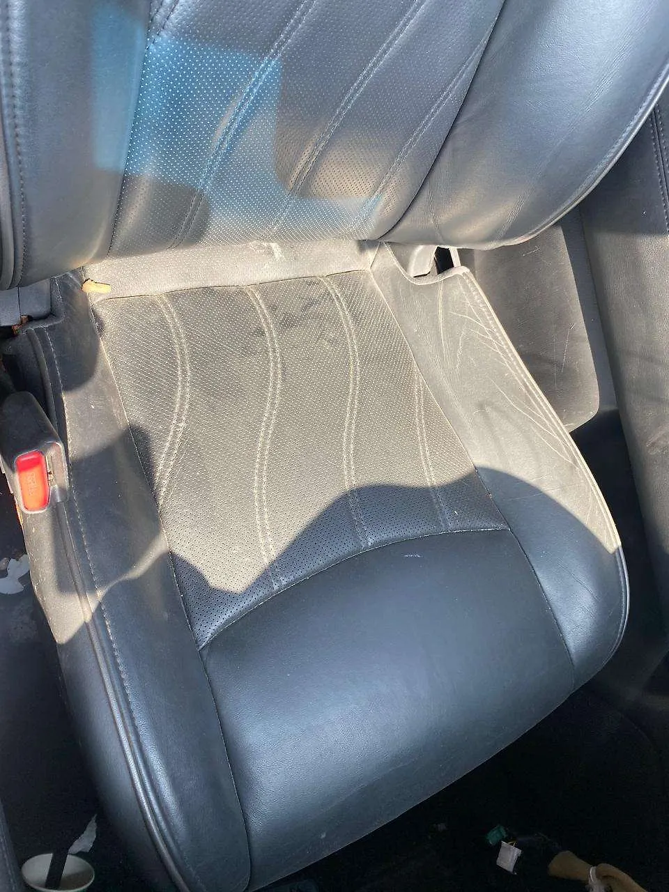 Front Seat (LHS) - 2015 Infiniti QX60