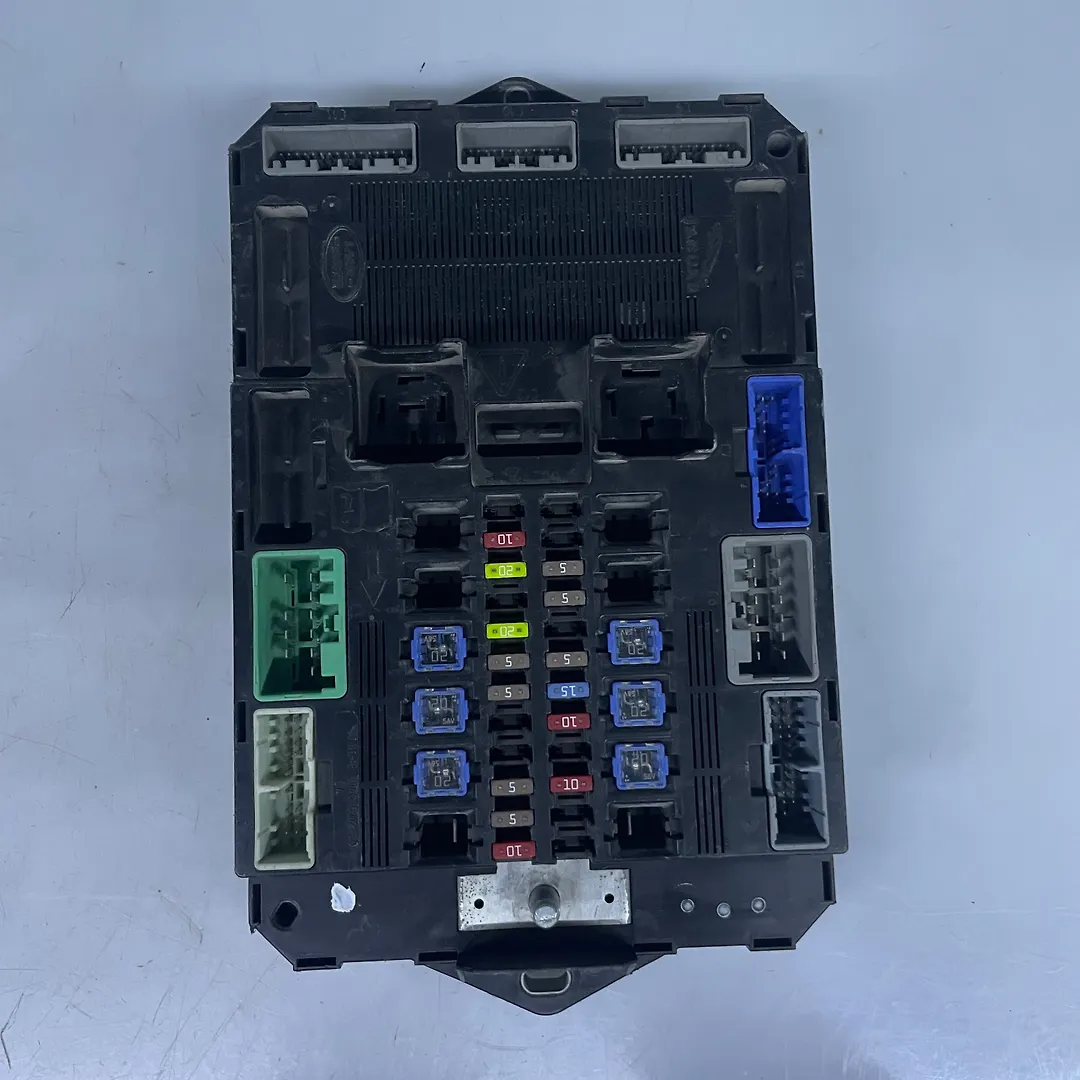 Fuse box - 2010 Jaguar XF