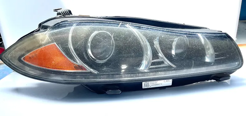 Headlight (RH) - 2013 Jaguar XF