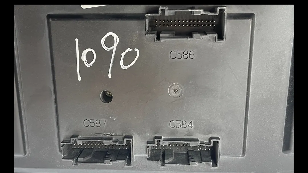 Fuse box - 2011 Jaguar XJL