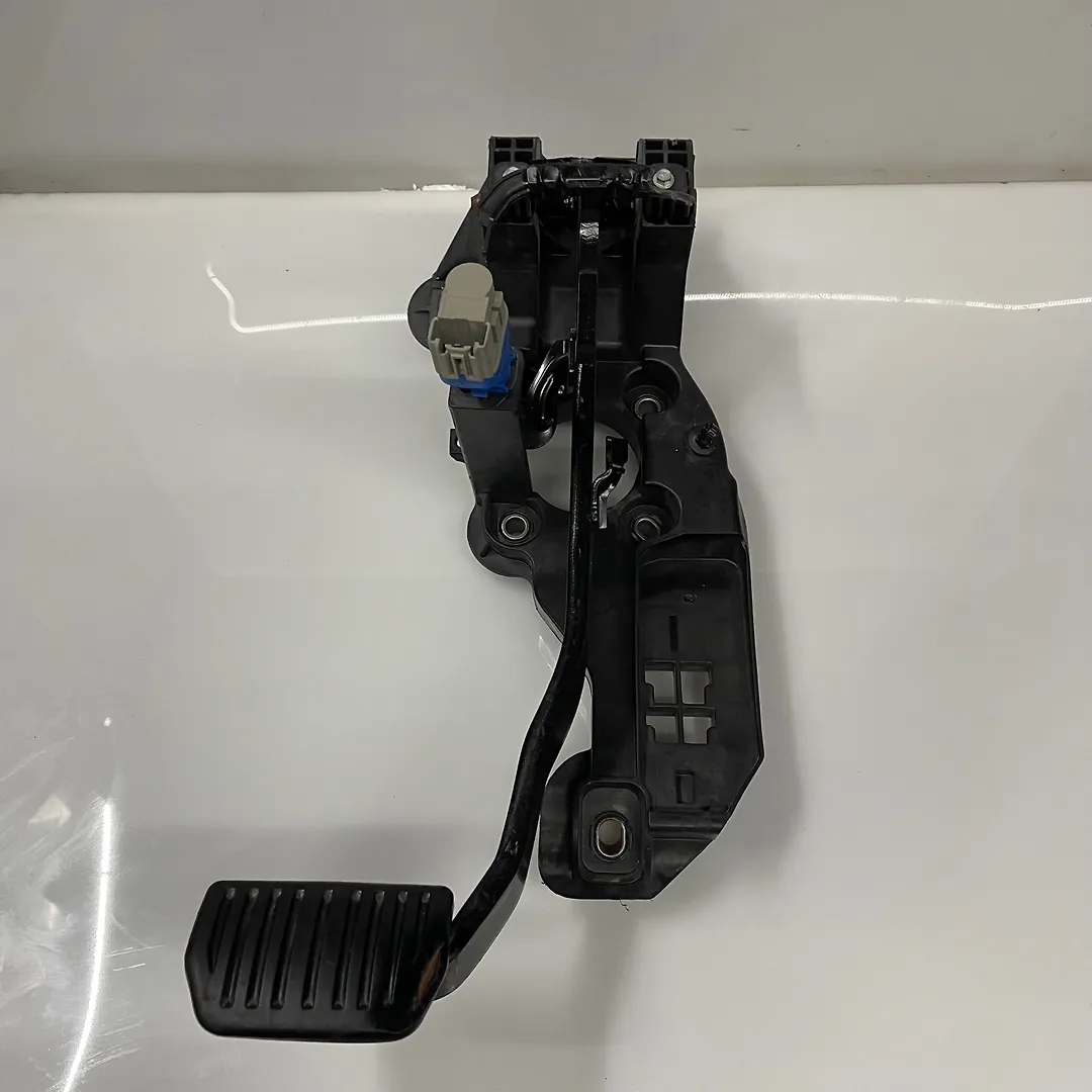 Pedal brake/clutch - 2017 Lincoln Continental Livery