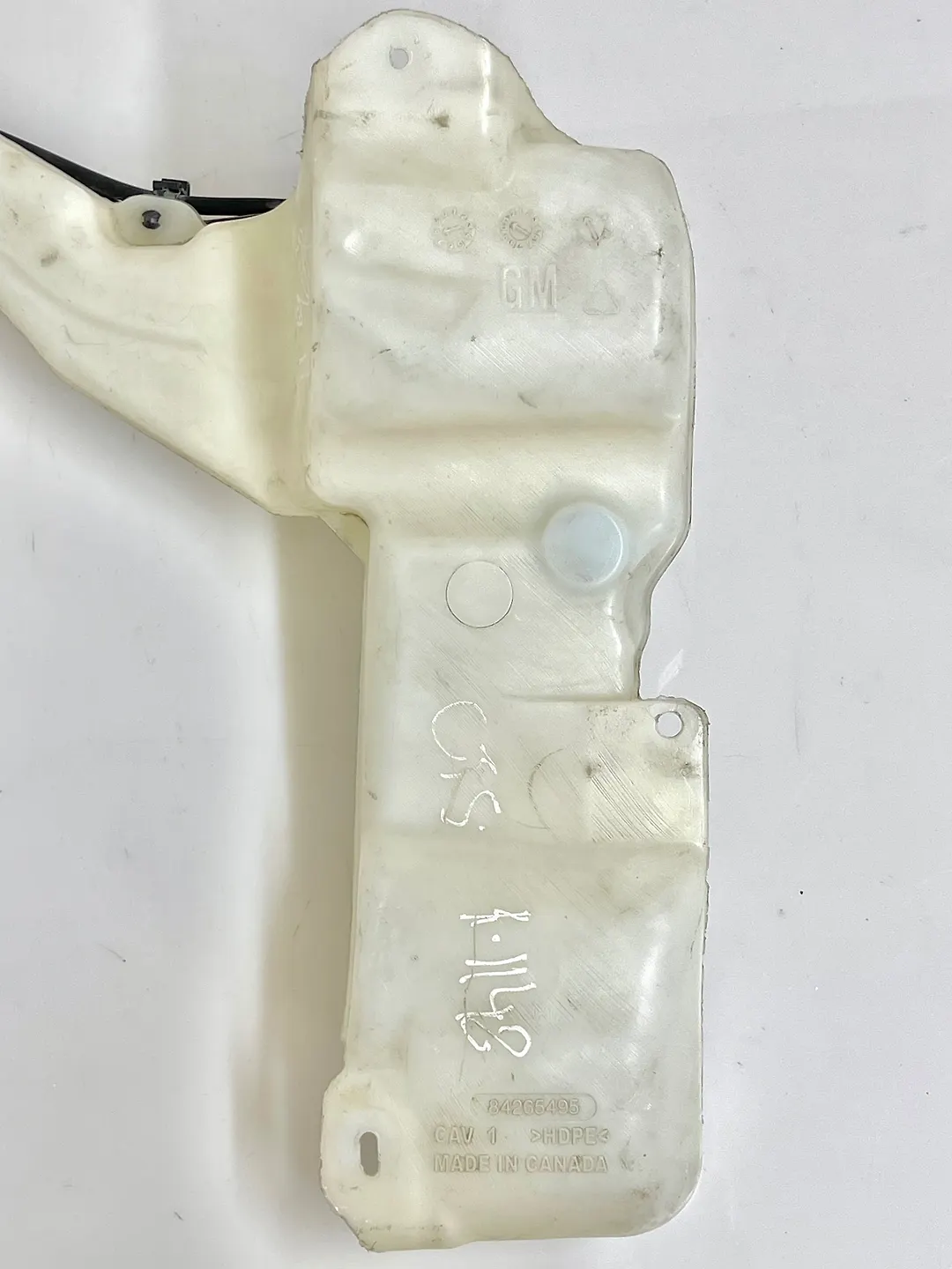 Windshield washer tank - 2018 Cadillac CTS Luxury (AWD)