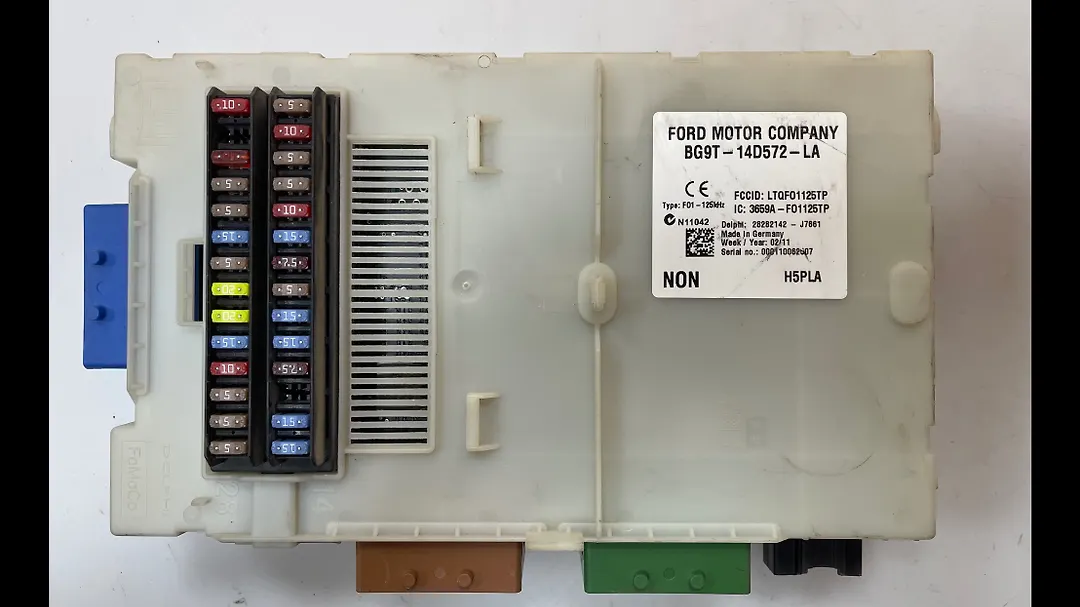 Fuse box - 2011 Land Rover LR2