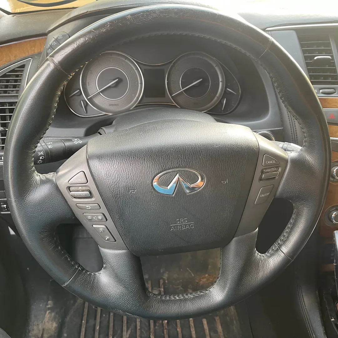 Steering wheel - 2011 Infiniti QX56 5.6i