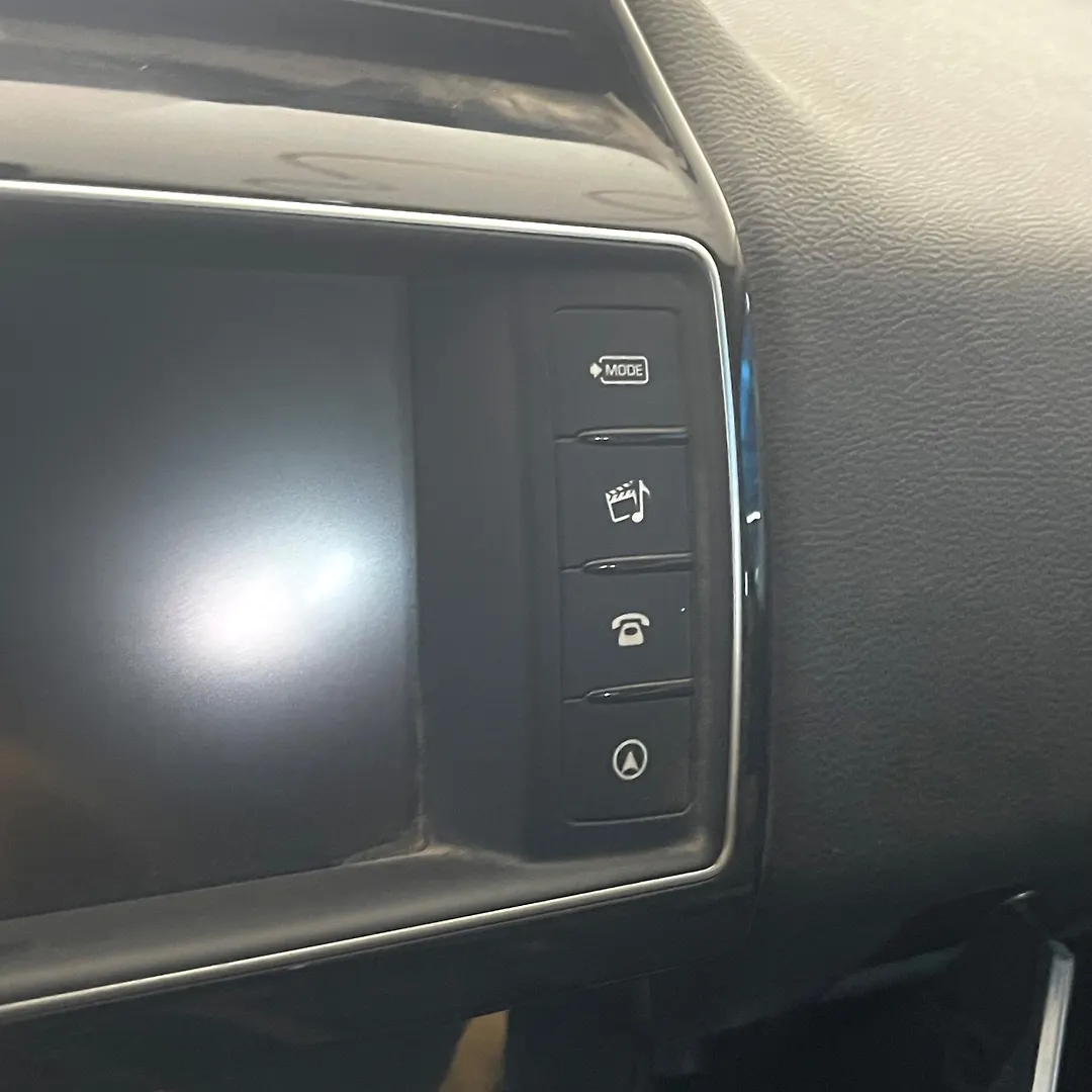 Info-gps-tv screen - 2017 Jaguar XE