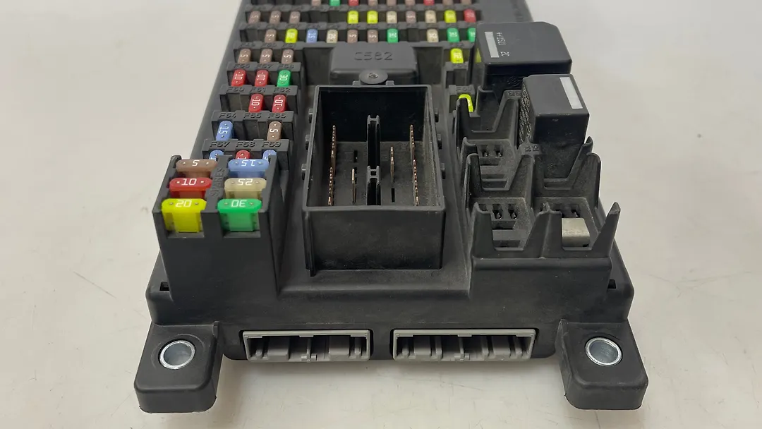 Fuse box - 2013 Jaguar XJ