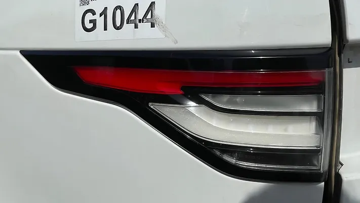 Tail Light (LH) - 2020 Land Rover DISCOVERY SE