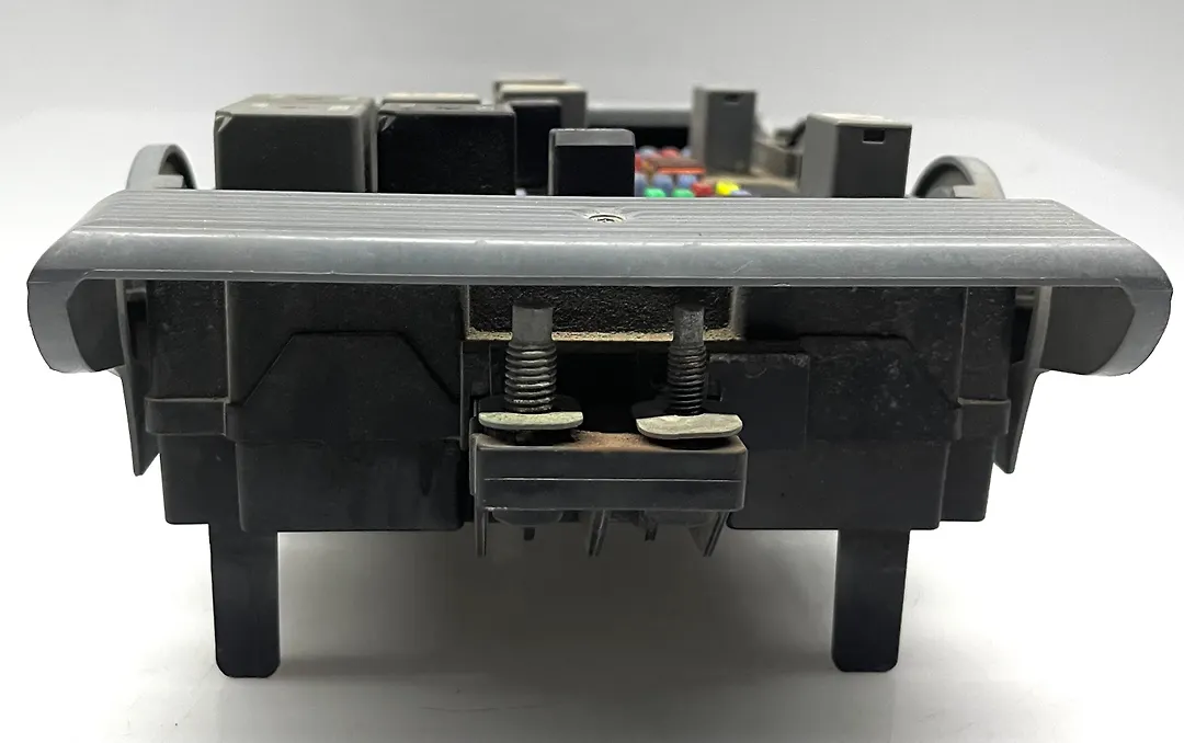 Fuse box - 2013 Chevrolet SILVERADO