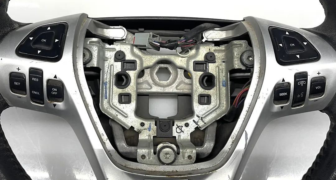 Steering wheel - 2011 Ford Explorer