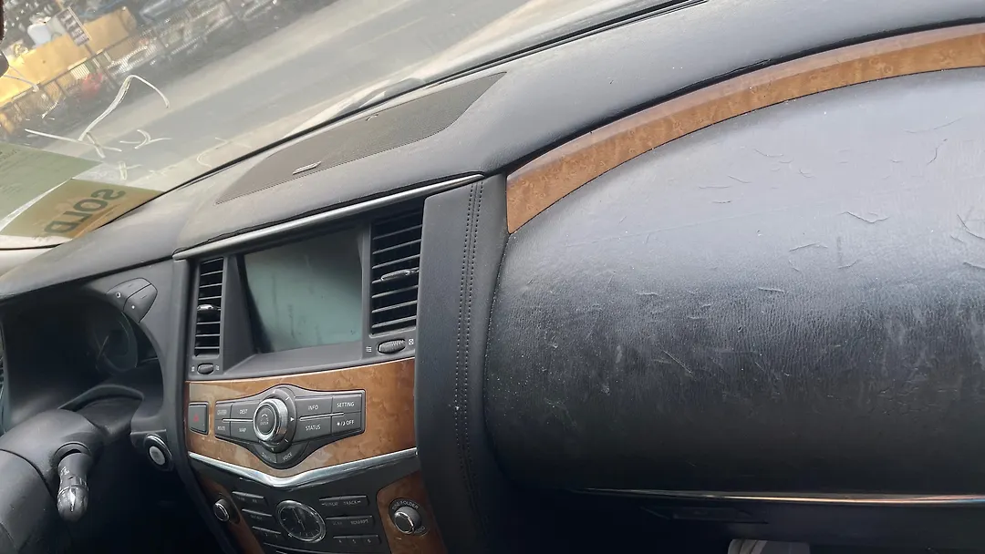 Dashboard  - 2011 Infiniti QX56 5.6i