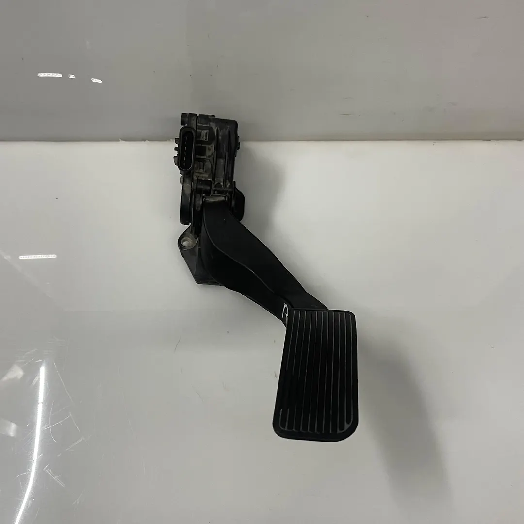 Accelerator pedal - 2015 Chevrolet SILVERADO