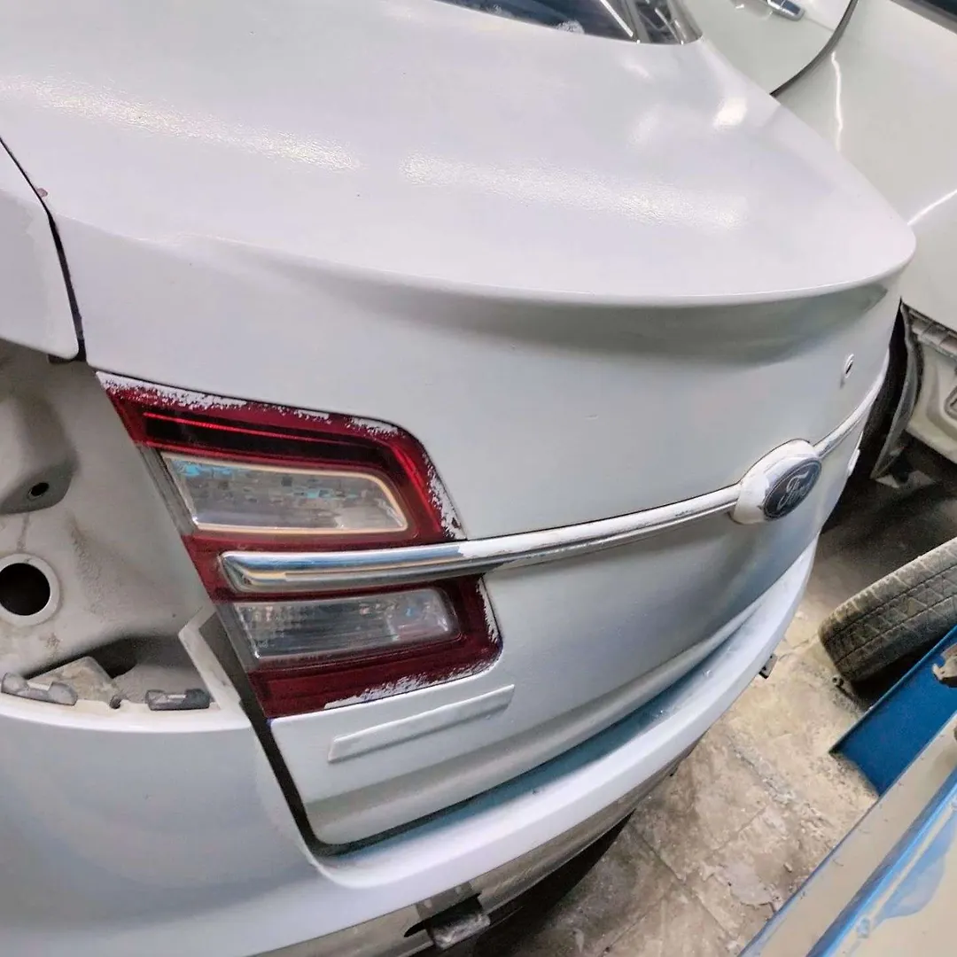 Tailgate - 2014 Ford Taurus