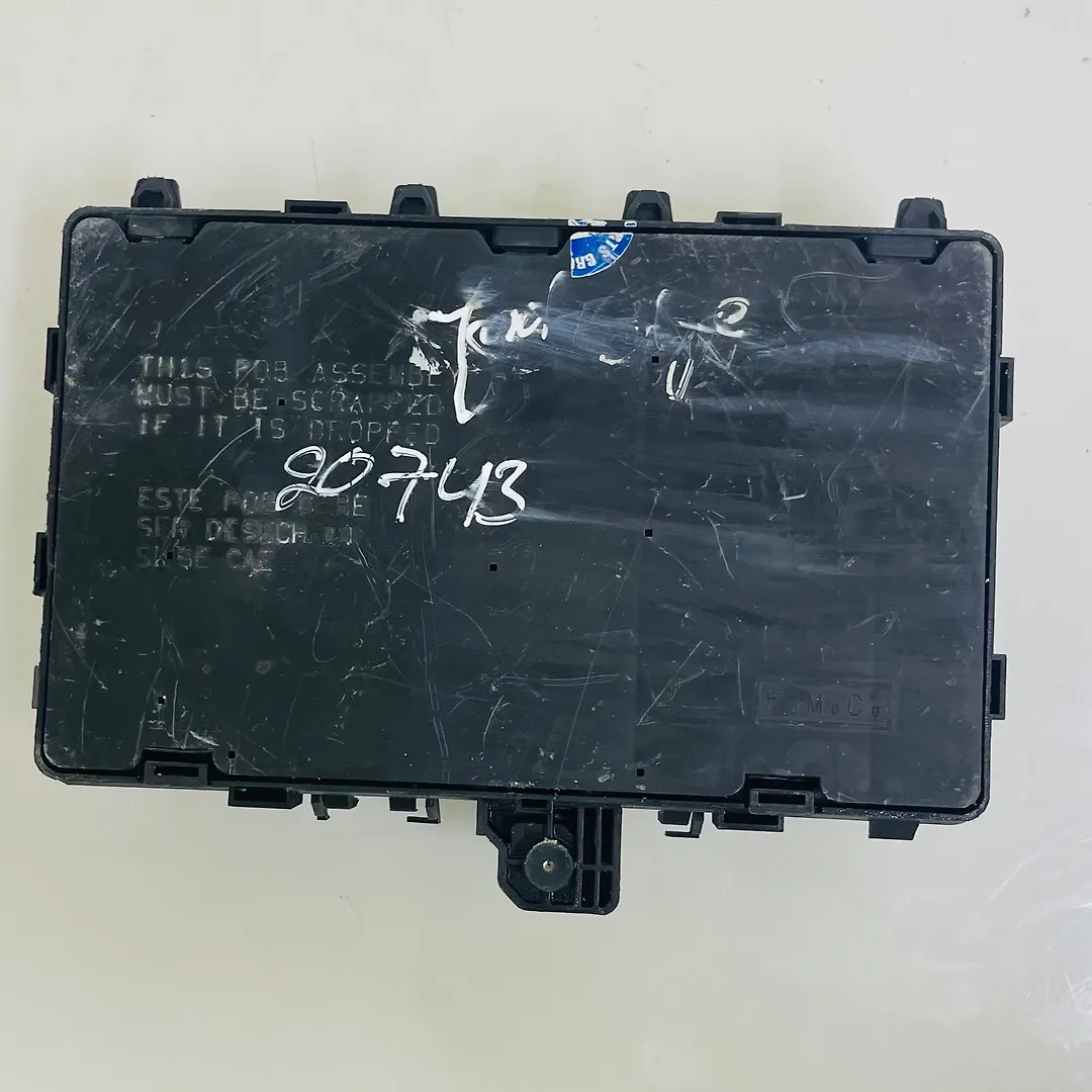 Fuse box - 2016 Ford Edge SEL