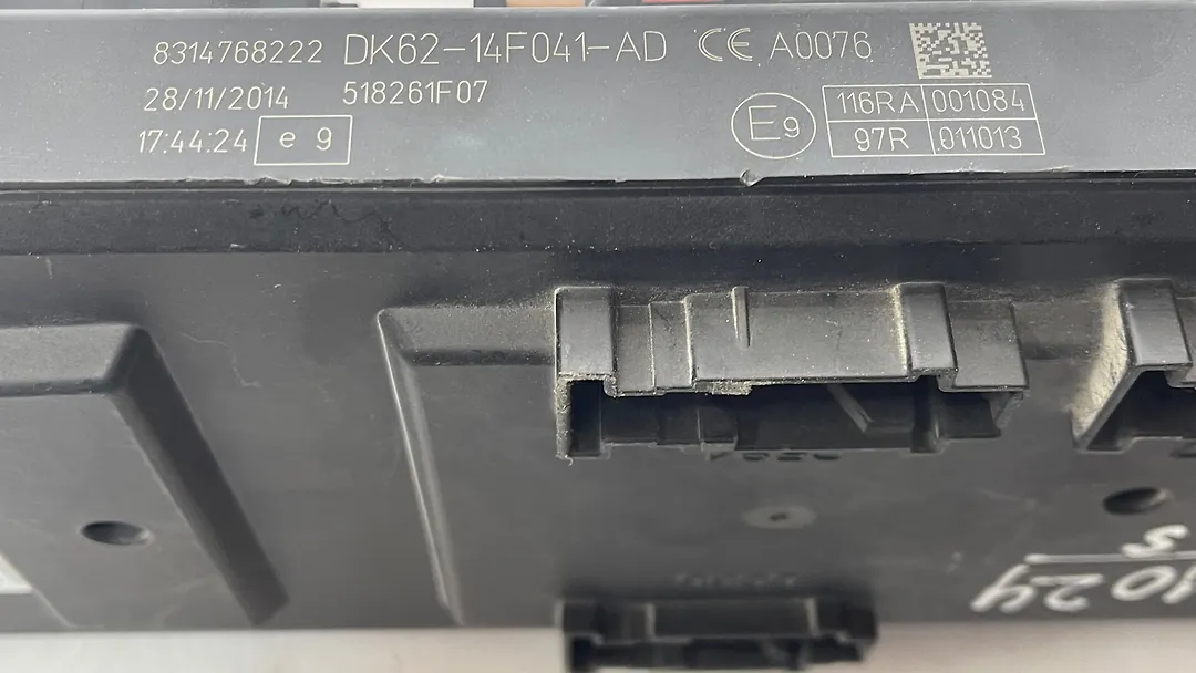 Fuse box - 2015 Land Rover SPORT