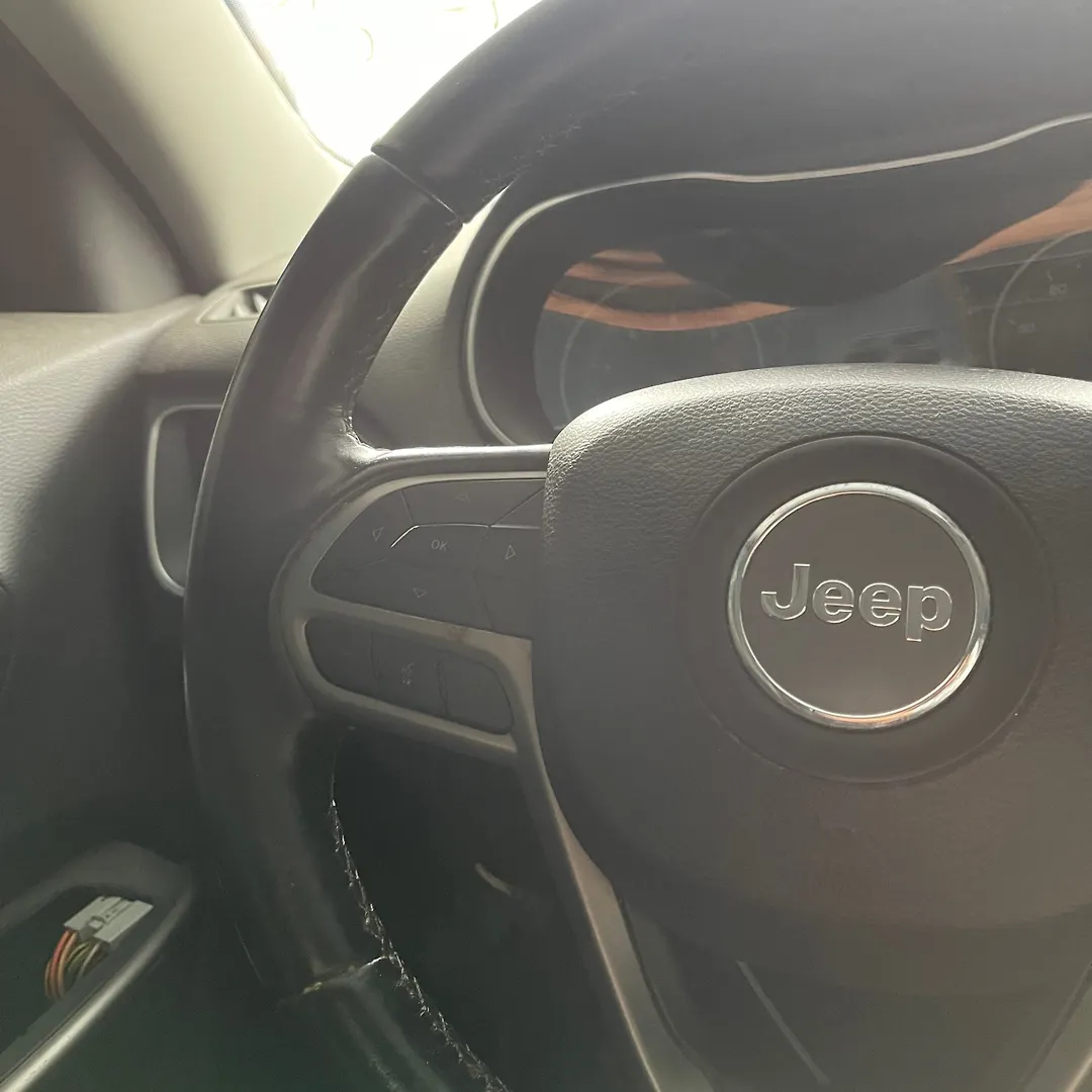 Steering wheel - 2019 Jeep Cherokee