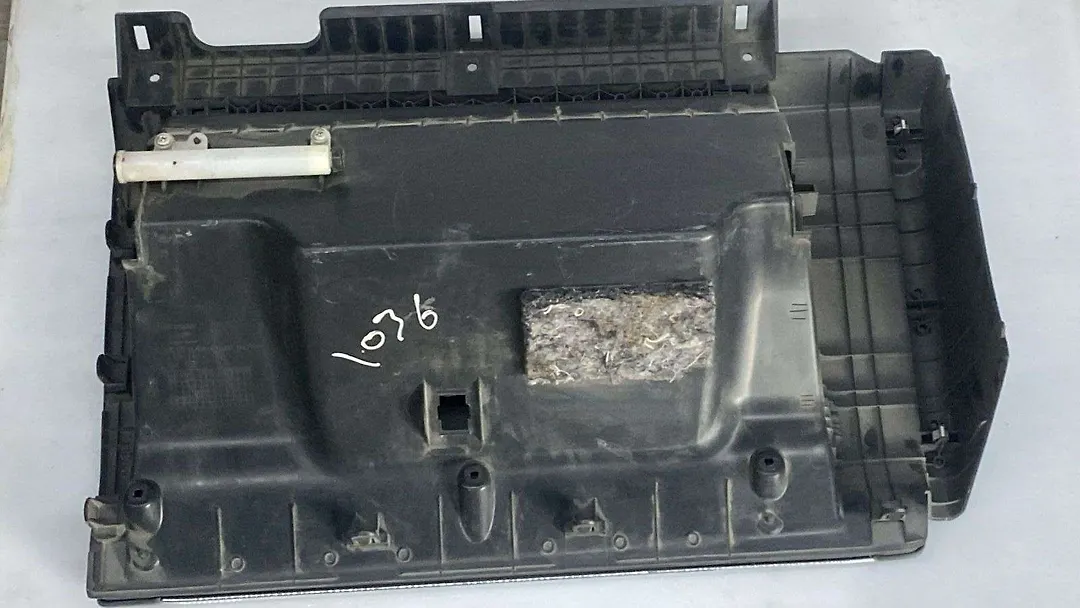 Glove box - 2013 Infiniti QX56