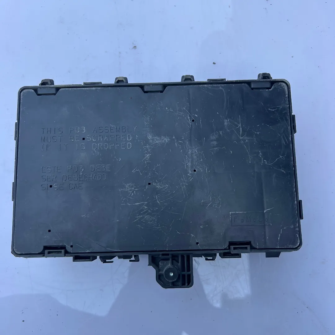 Fuse box - 2017 Lincoln MKZ