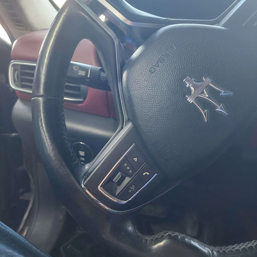 Steering wheel - 2017 Maserati Levante