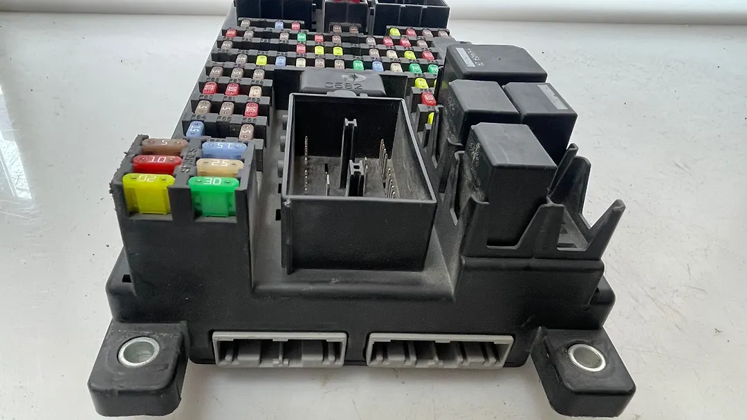 Fuse box - 2015 Land Rover SPORT