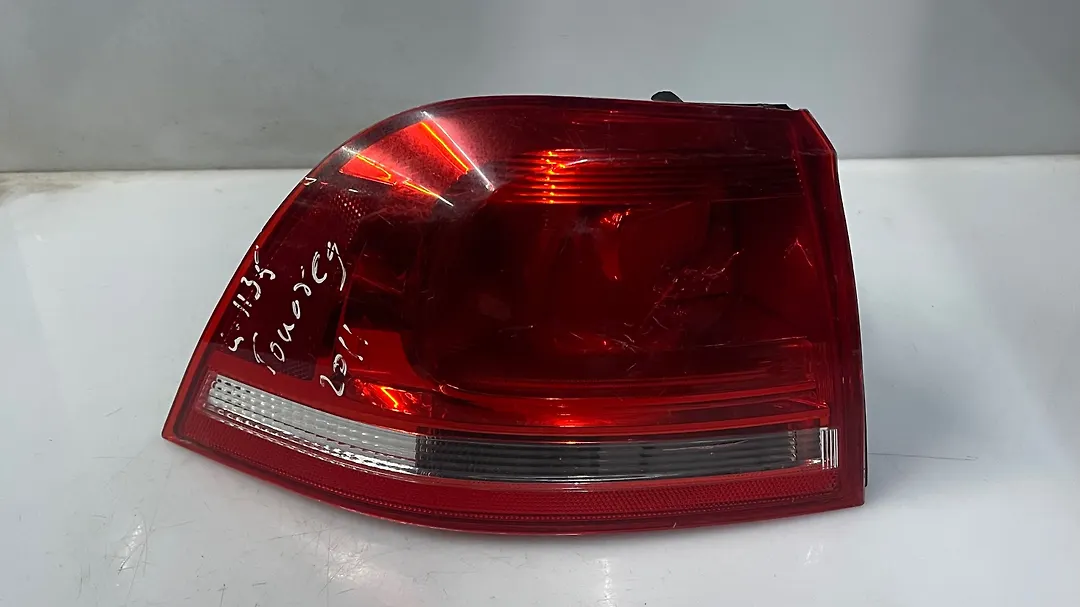 Tail Light (LH) - 2011 Volkswagen Touareg