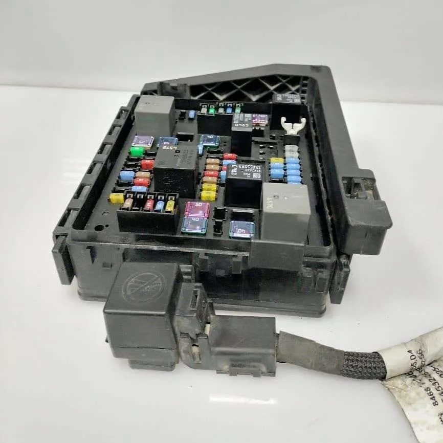Fuse box engine - 2021 GMC Acadia
