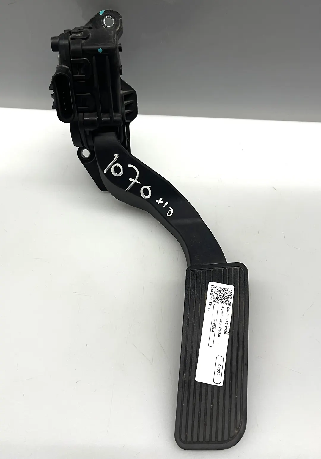 Accelerator pedal - 2010 GMC Sierra