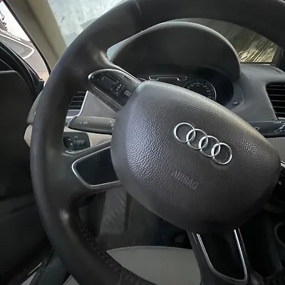 Steering wheel - 2014 Audi Q3 SPORT