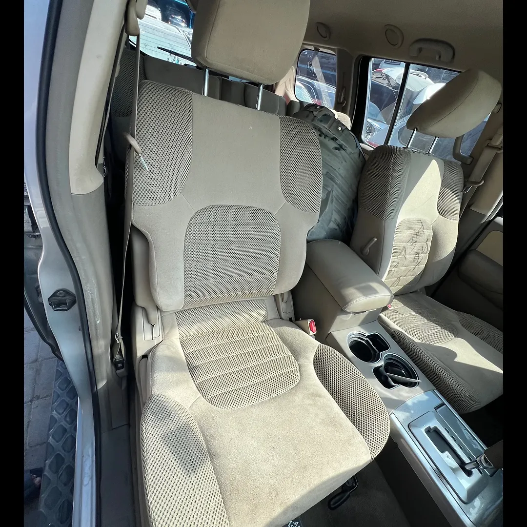 Front Seat (RHS) - 2011 Nissan Pathfinder 4.0